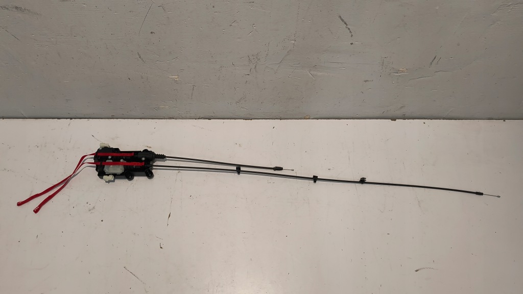 Купити Замок капот tesla model x 18-