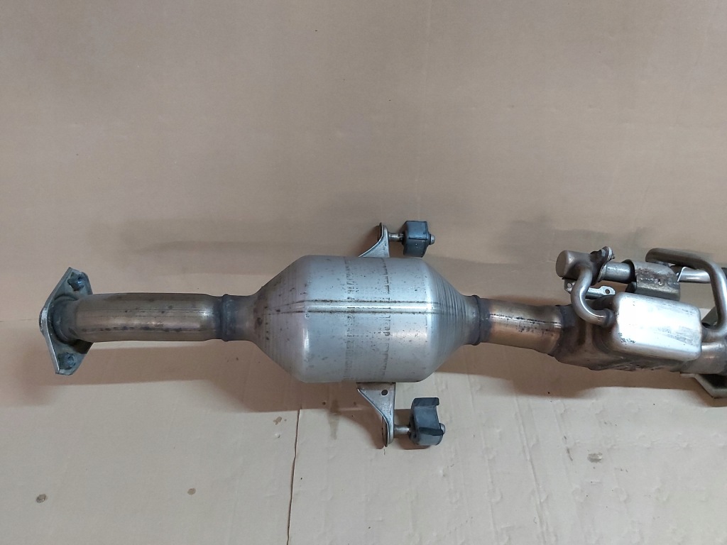 фото №2, Toyota prius iv катализатор prime plug in