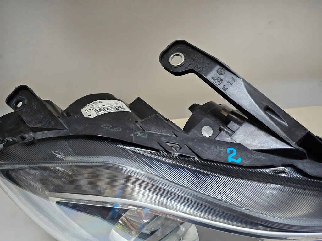 фото №9, Лампа правая передняя lancia delta led 00518763440