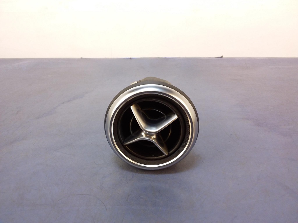 фото №1, Mercedes a w176 решётки обдув воздуха средний