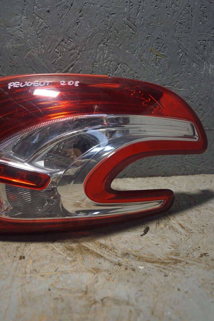 фото №10, Peugeot 208 лампа правый задняя s2060