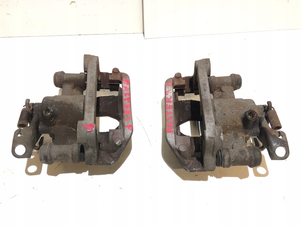 фото №1, Renault master iii правий супорт задня 8200735277