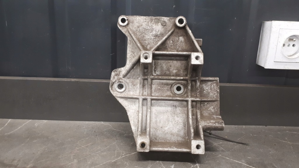Купить 058260885c кронштейн генератора audi a4 b5 1.8