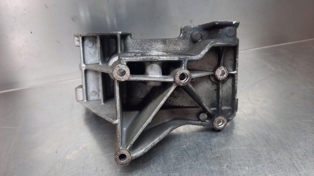 фото №6, Кронштейн генератора 9643834880 citroen c5 2.0 hdi