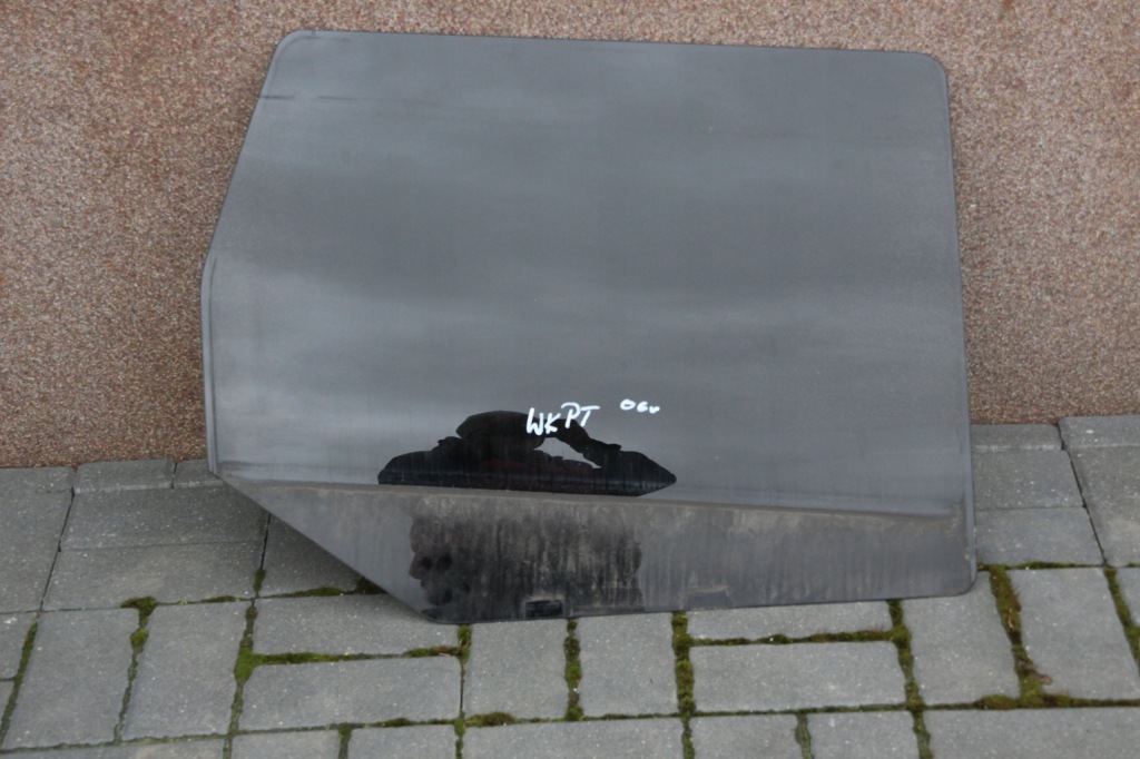 фото №1, Стекло дверь правый задняя 06 r jeep cherokee wk 05-10