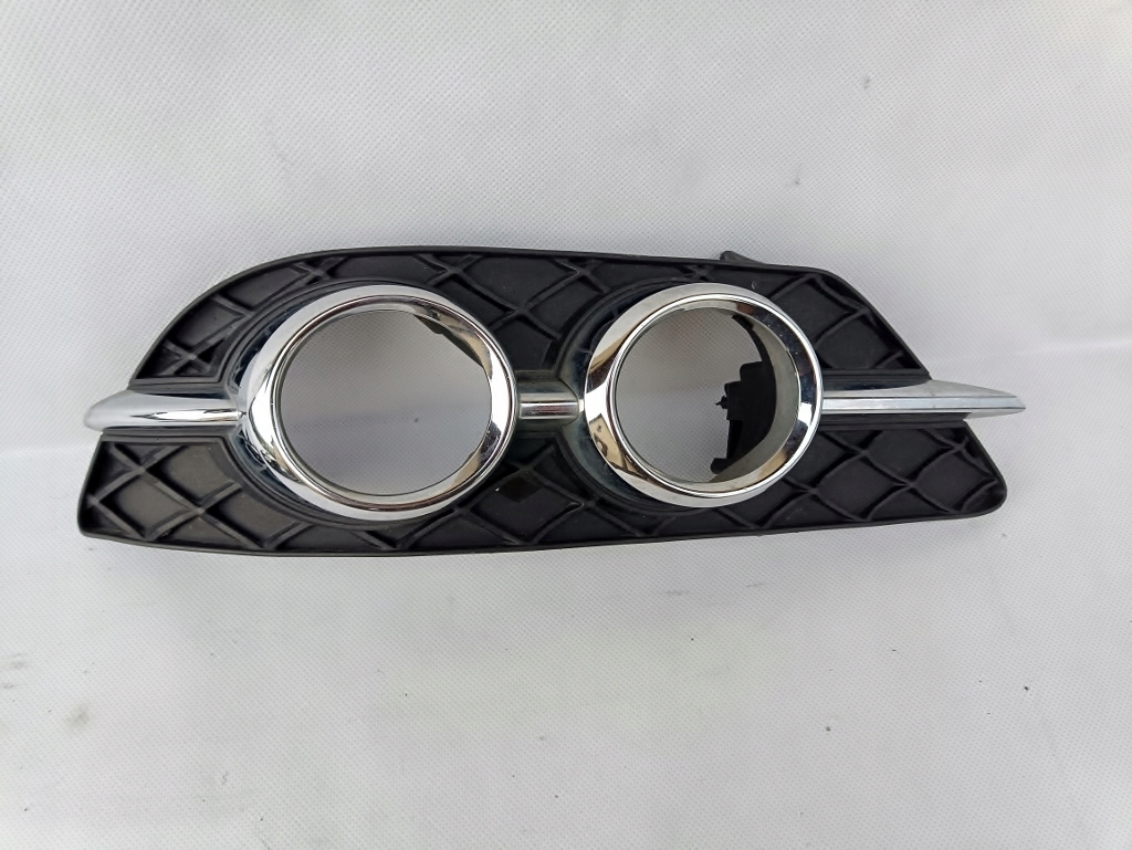 фото №1, Mercedes w204 решітка протитуманної фари права a2048803524