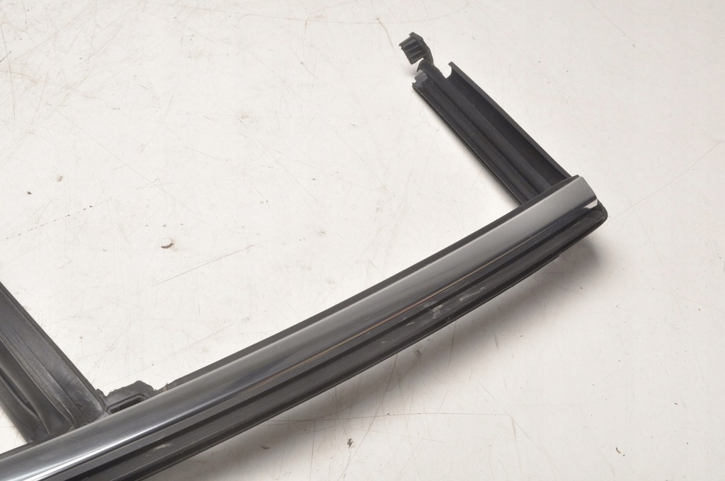 фото №7, Volvo s60 iii молдинг прокладка скло задня права