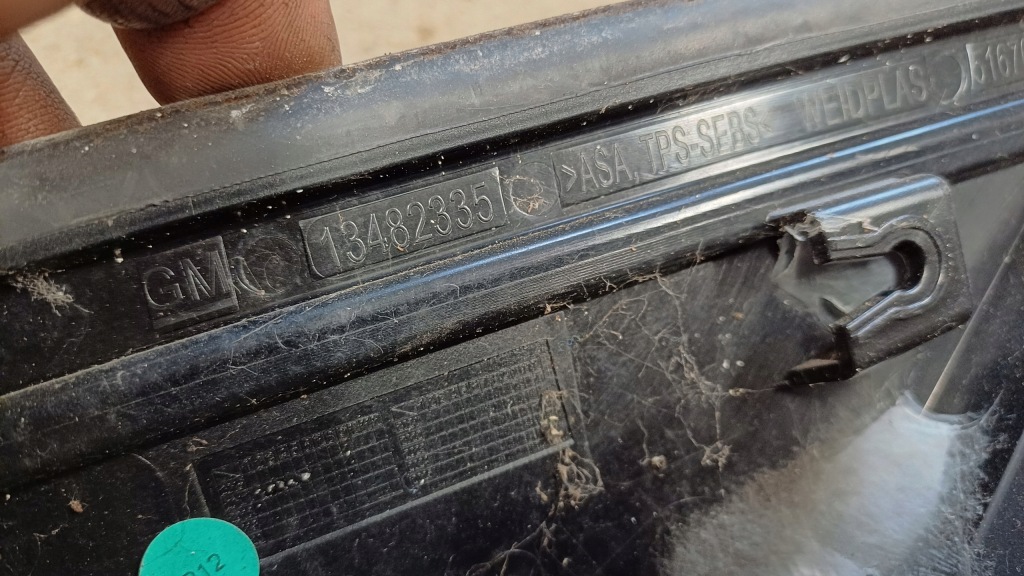 Opel crossland заглушка защита крыла правая 13482335 Доставка