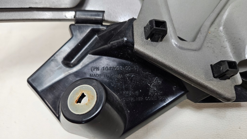 Крила правий перед передній tesla model x оригінал Ціна