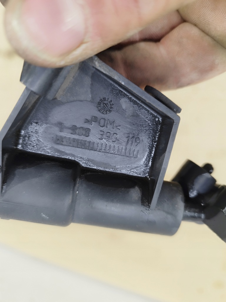 Омыватель лампы левый + правый перед volvo c30 30661085 Цена