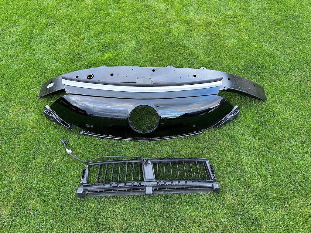 фото №1, Mercedes eqs v297 решётка радиатора решётка радиатора бампера перед pdc