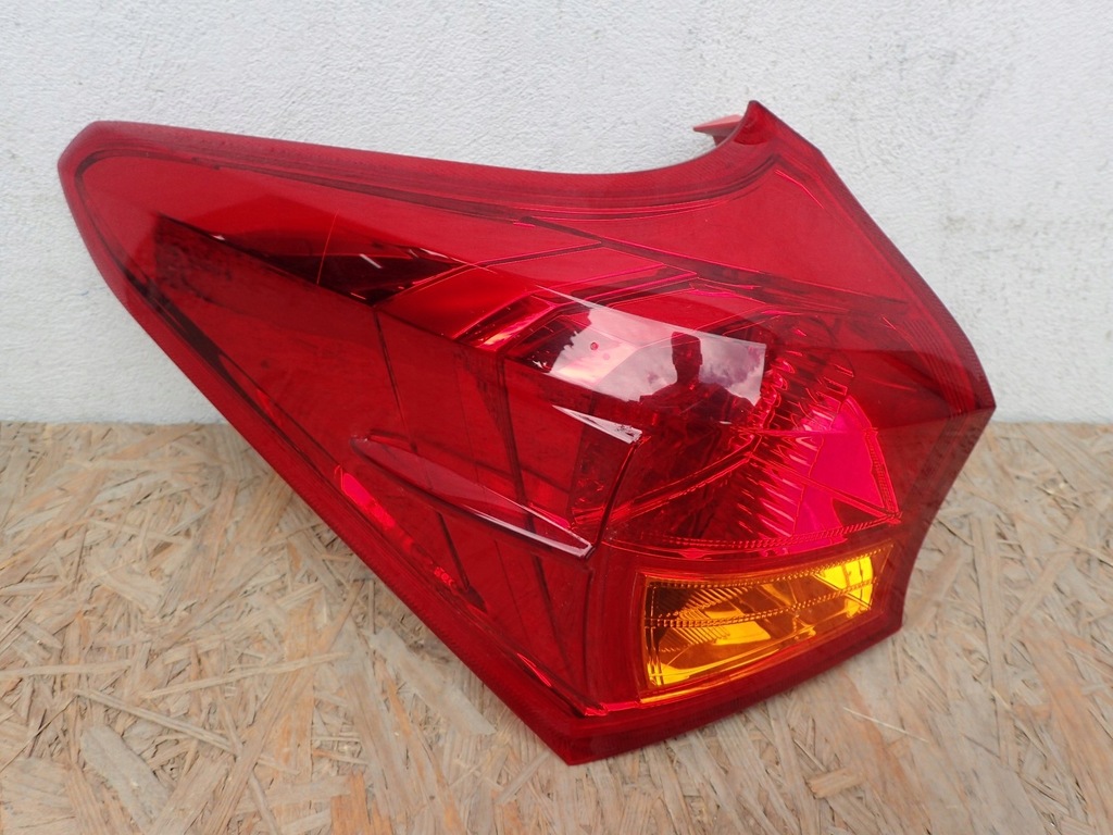 фото №1, Лампа левая задняя задняя toyota auris ii e18 led kombi