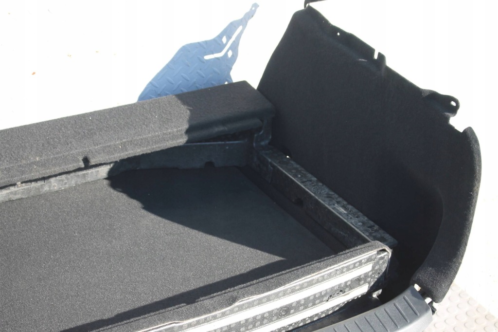 Пол обшивка обшивки вкладыш обивка багажника mazda cx-30 в Украине