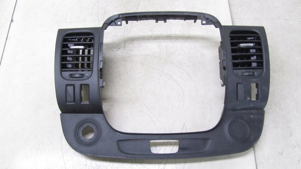 фото №1, Trafic vivaro iii рамка радио решётки 682607479r