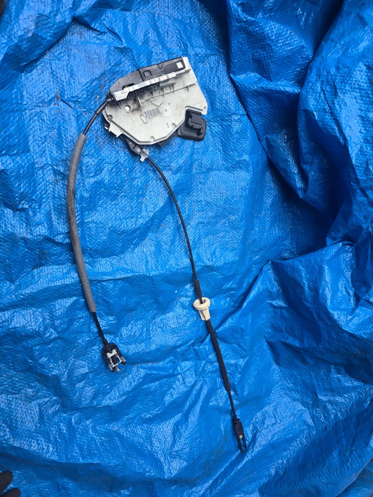 фото №1, Vw golf vi 3d замок двері правий перед 5k1837016b