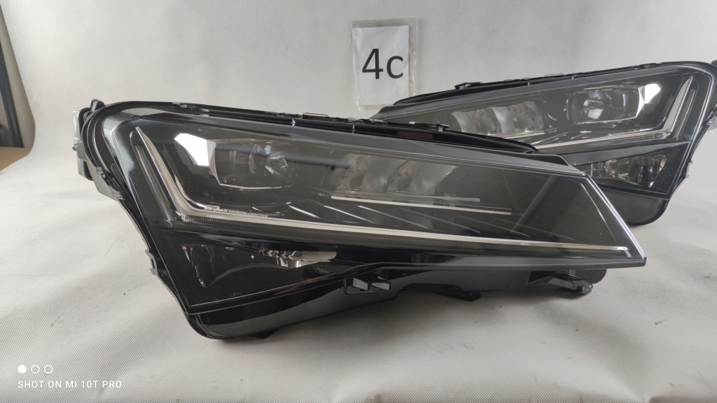 Skoda superb 3 рестайлинг  full led левый правый фара фара с Разборки