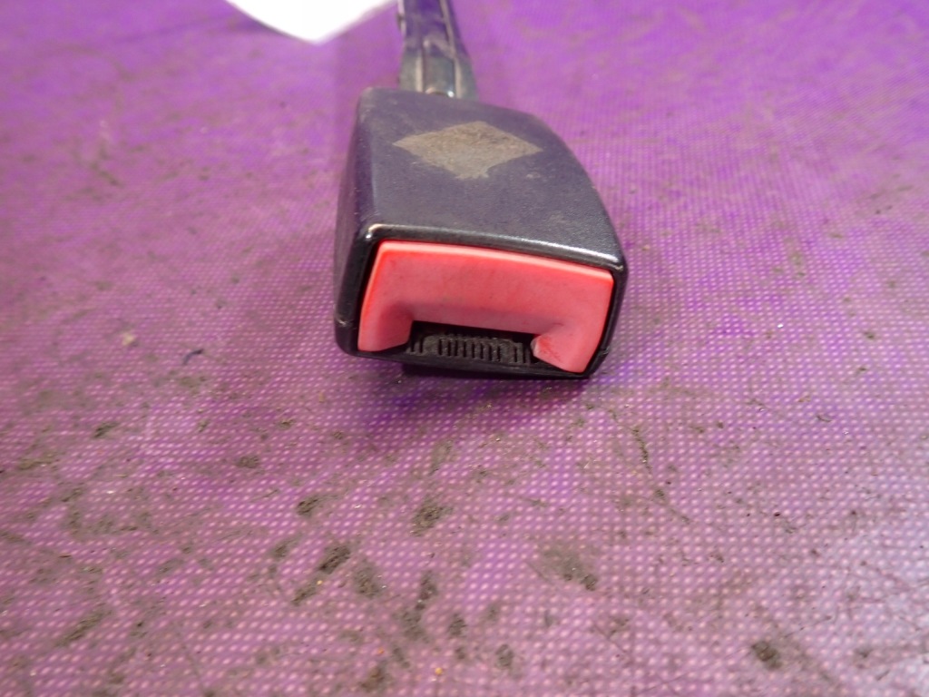 Audi a6 c5 универсал 97-01 клипса замок поперечина левое  перед 4b0857755j Недорого