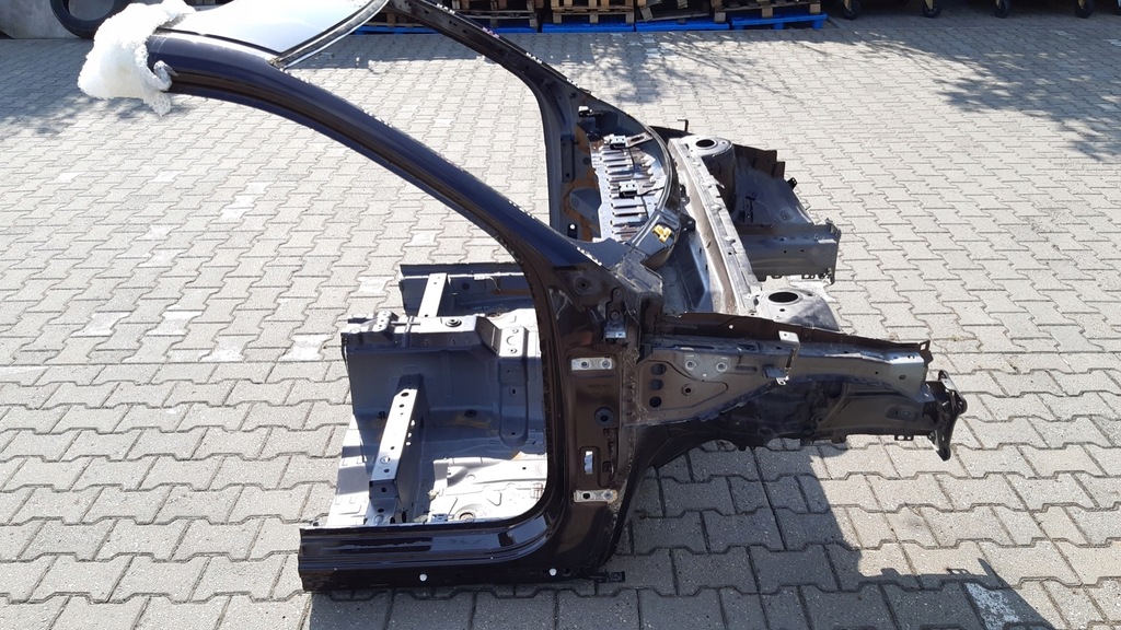 фото №3, Volvo xc40 четверть правая перед