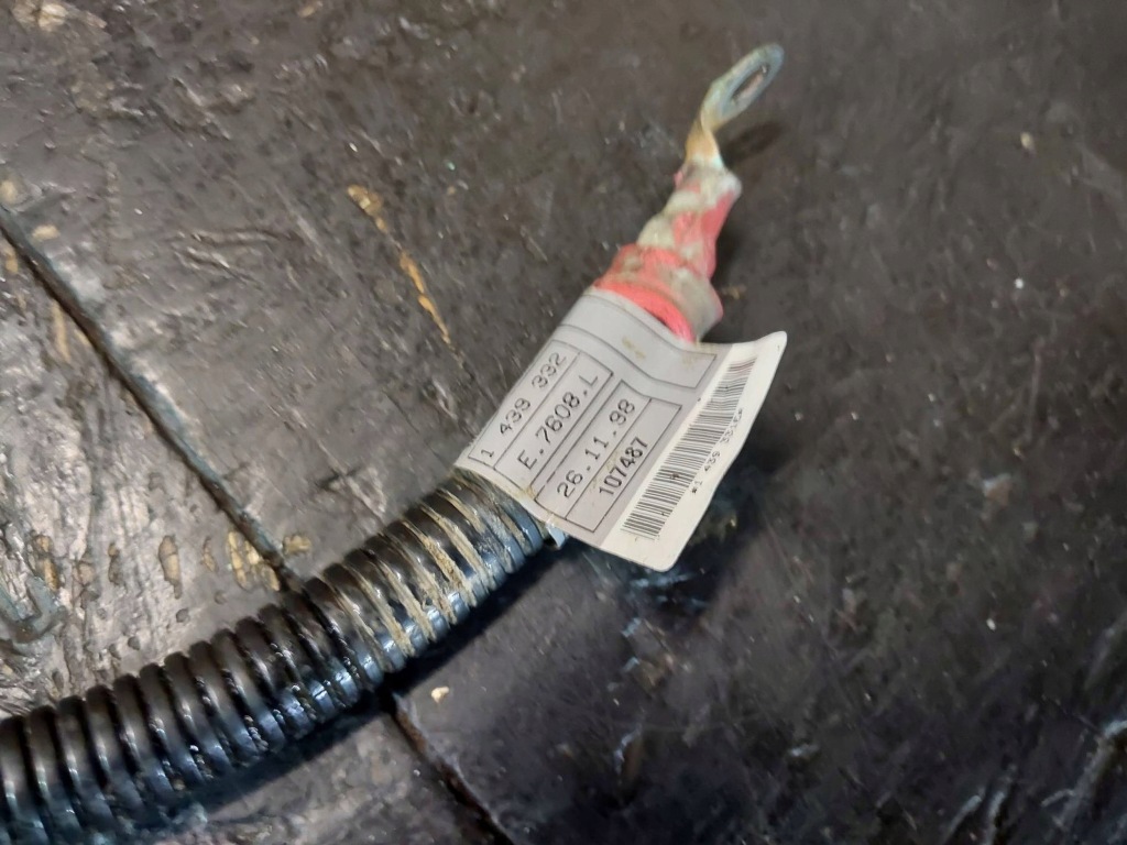 Купити Шланг плюсовий генератора стартер bmw 5 e39 e39 520i m52b20tu 1439332