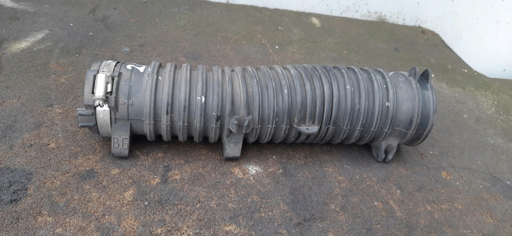 фото №3, Пабтрубок  труба воздухозаборник воздуха 2.0 dci renault scenic iii 8200805587