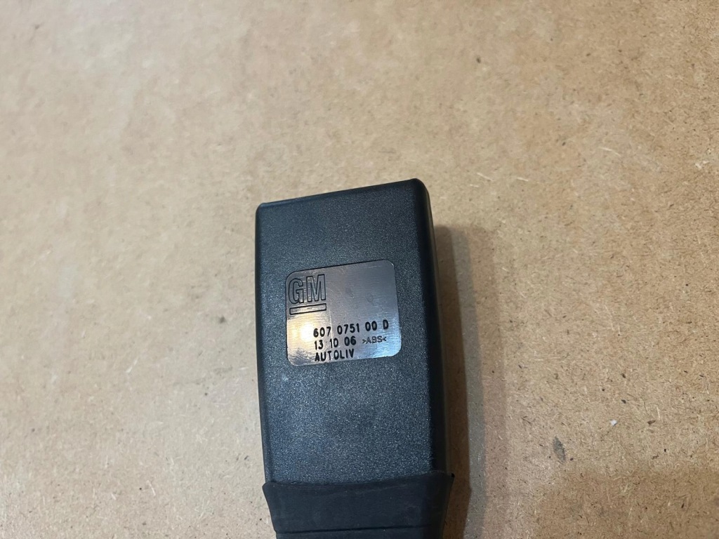 Opel corsa d клипса поперечина правый  перед 607075100 Доставка