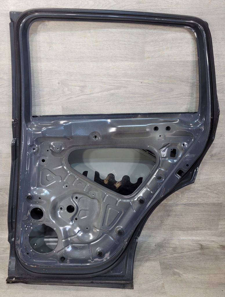 Дверь задние правое правый задний  volkswagen tiguan 5na 2 2 с Разборки