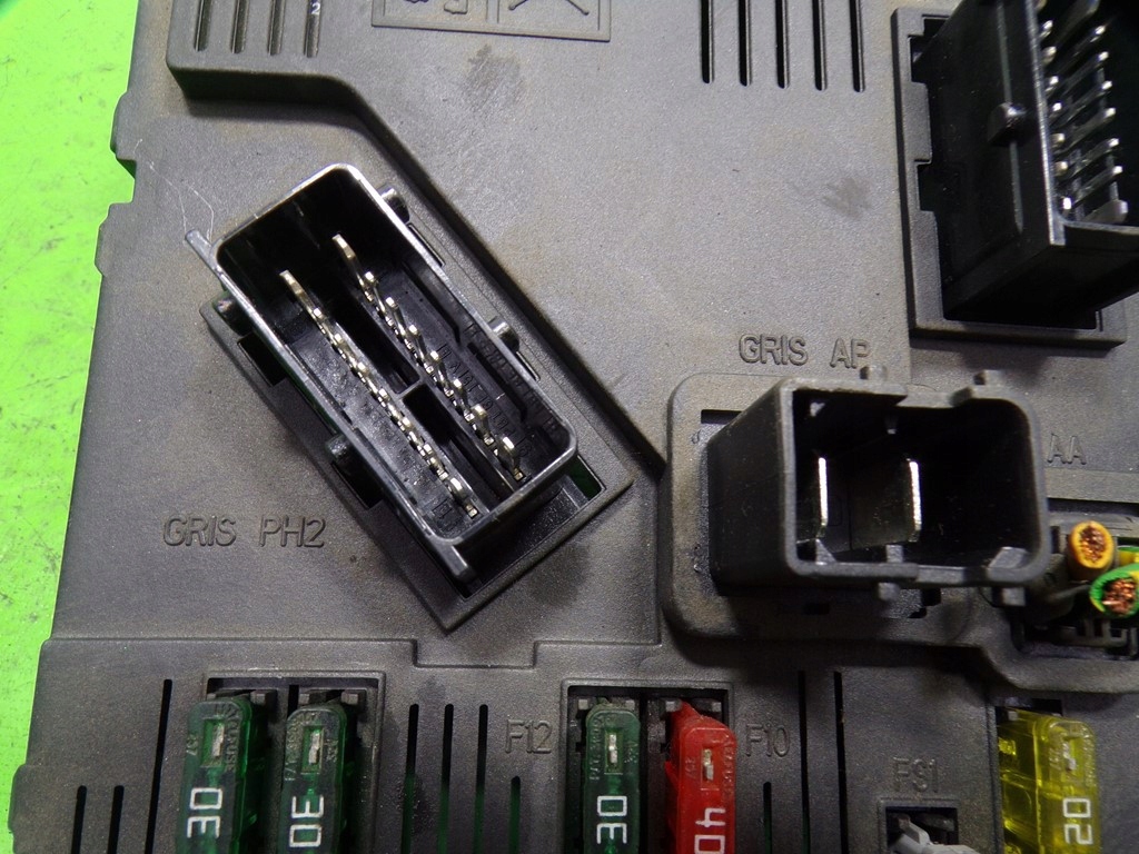 фото №9, Citroen c3 1.4 бензин коробка модуль предохранителей bsi s118085200h