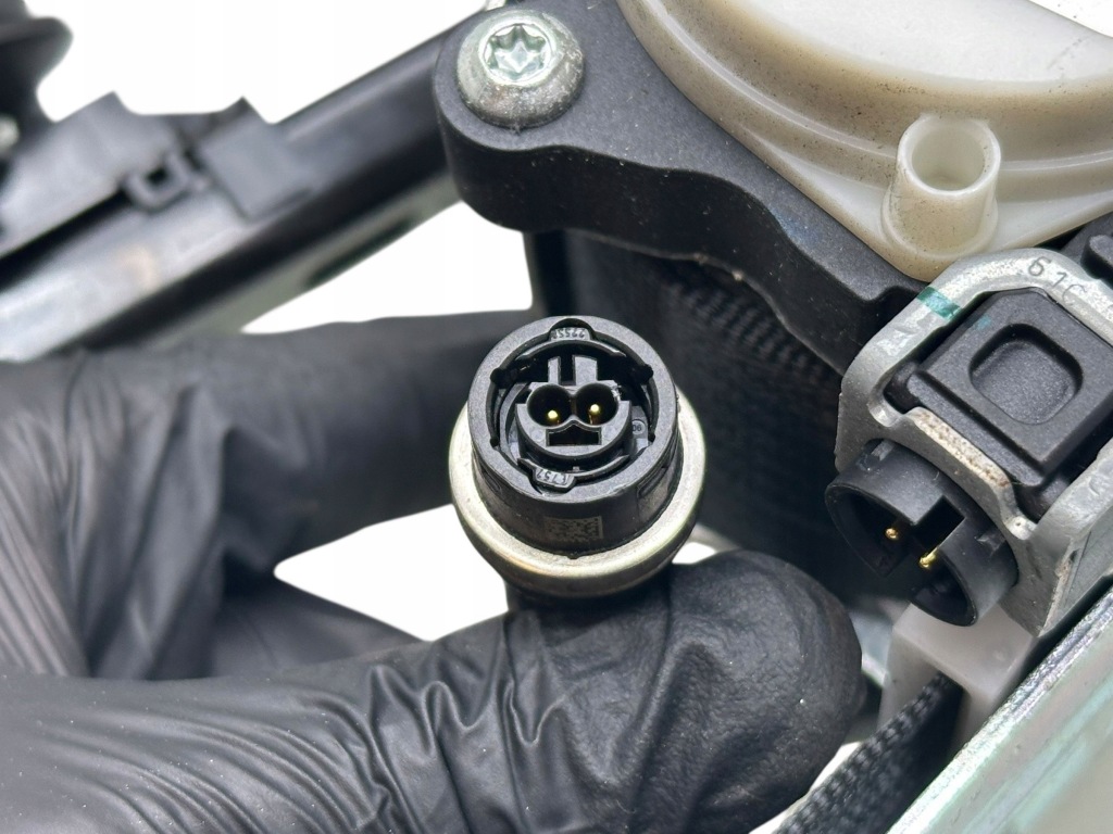 Ford explorer vi перед сторона права ремінь безпеки сидіння передній Київ