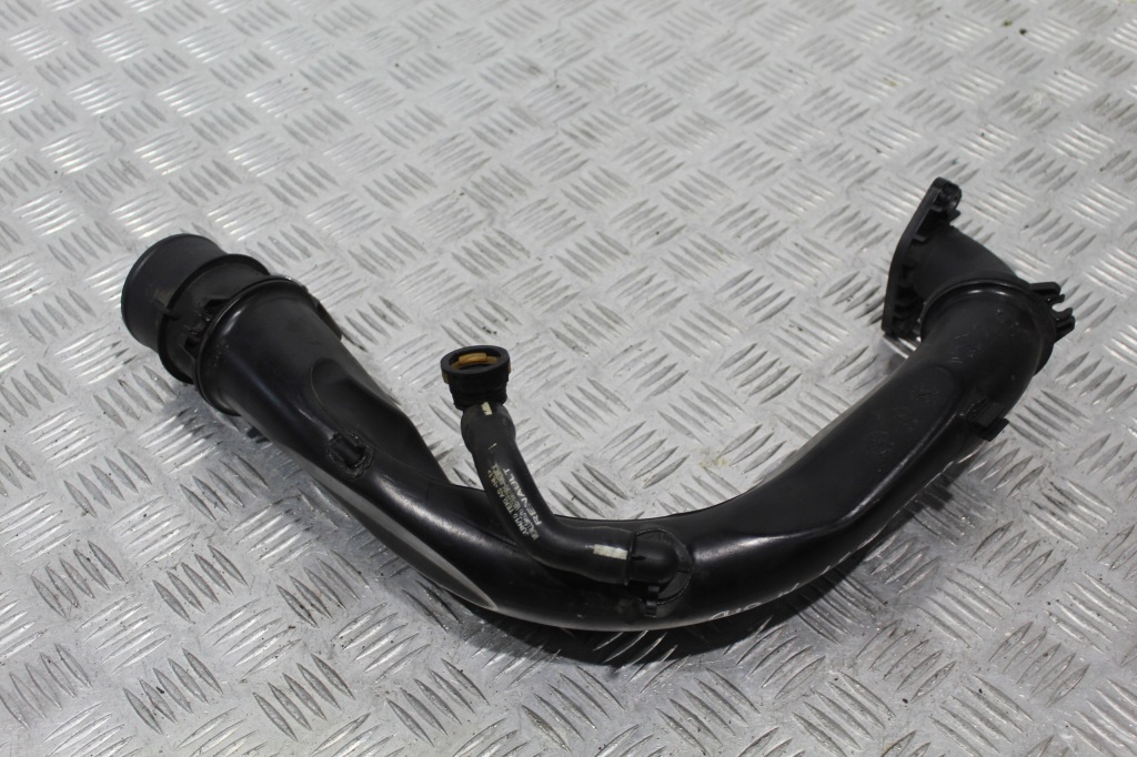 Купити Патрубок шланг інтеркулер clio iv 165769779r