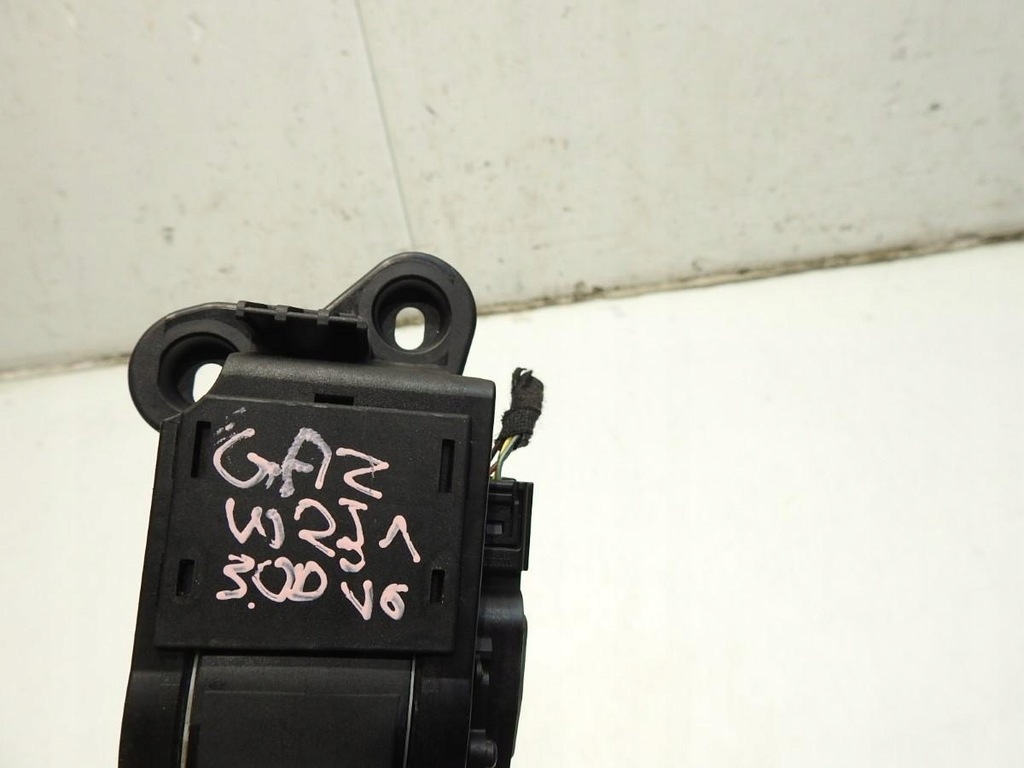 фото №2, Педаль газа потенциометр mercedes r w251 3.0 cdi a1643000104