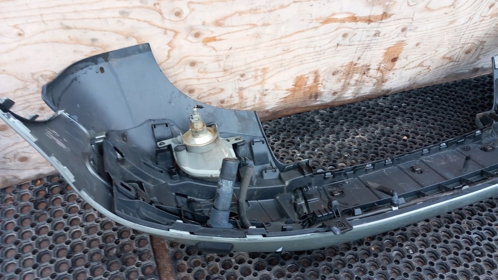 фото №10, Volvo xc90 i бампер перед 471 противотуманная фара sprysk