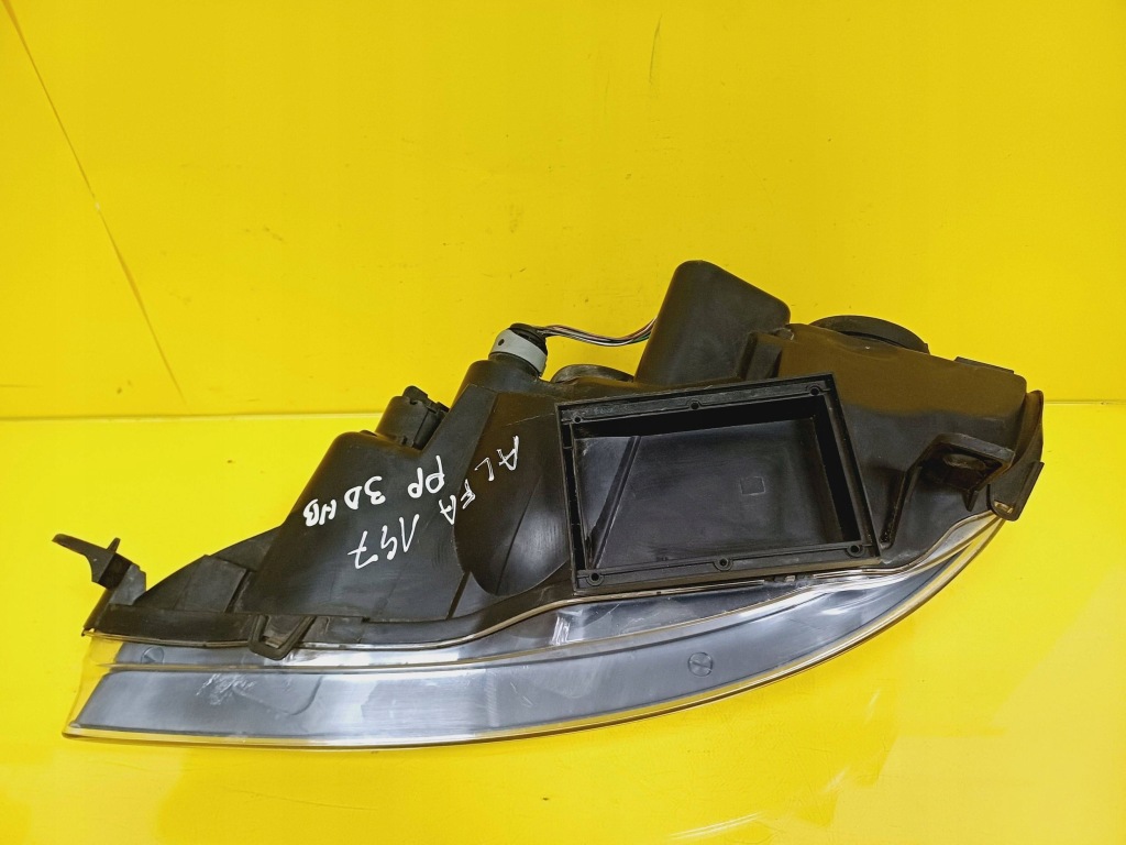 Фара лампа правый перед alfa romeo 147 04-10r nr182 Киев