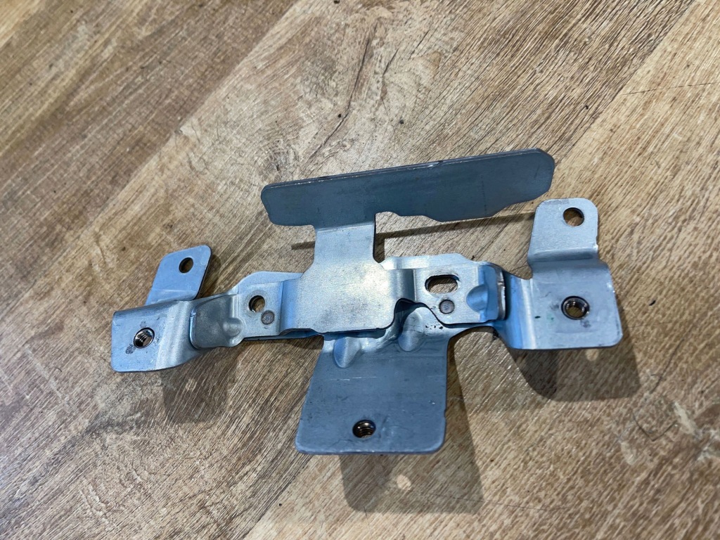 Кронштейн discovery 5 hy32518b47ab Цена