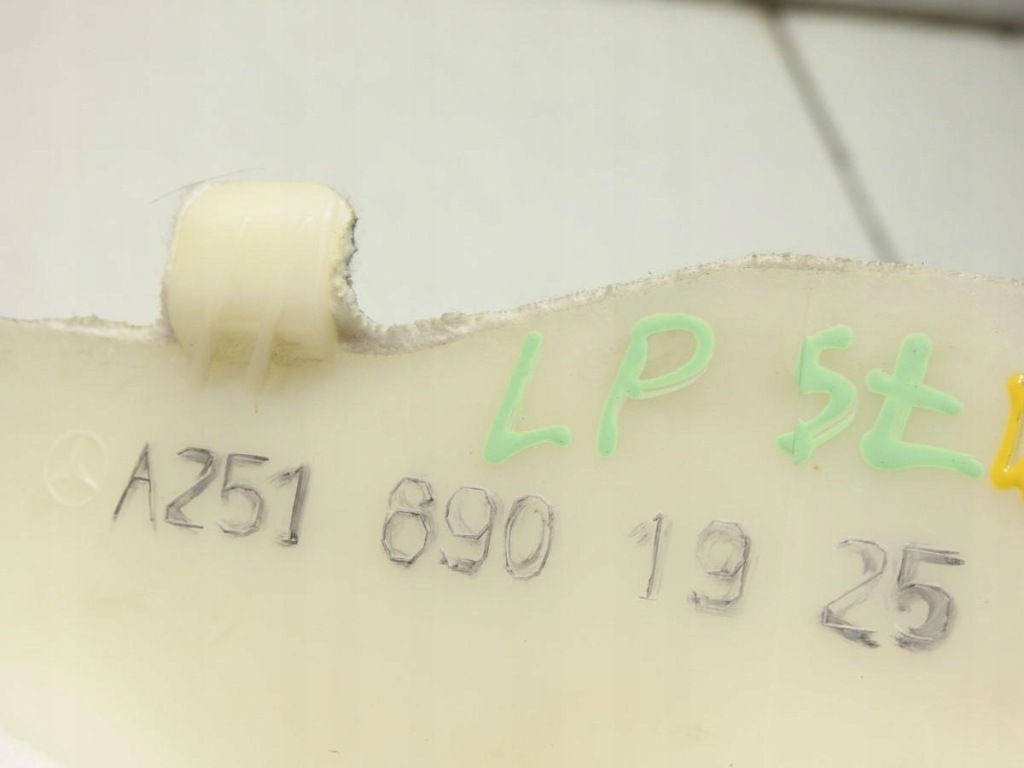 Защита стойка a левая mercedes r w251 a2516901925 в Украине