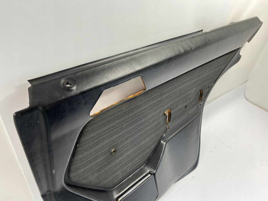 Обшивка дверь правый задний  задний чёрный mercedes w124 1985-1989r в Украине