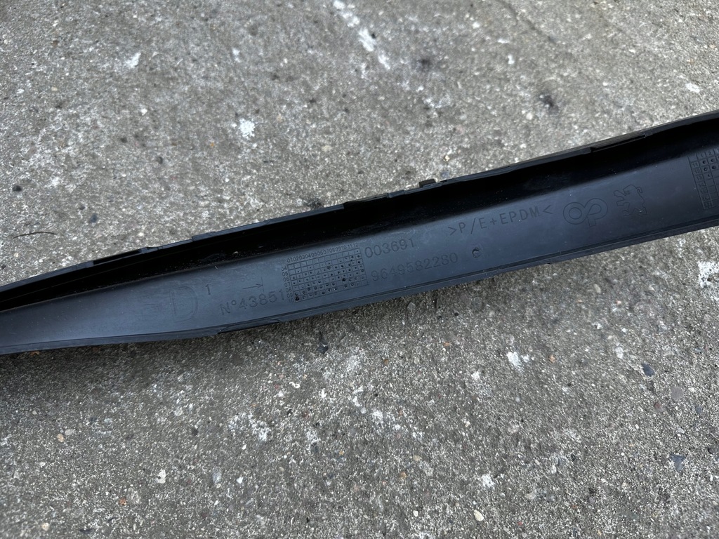 фото №8, Накладка-спойлер накладка бампера перед права 9649582280 peugeot 207 cc