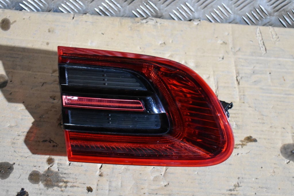 фото №1, Idealna лампа задняя левая w крышка porsche macan 1