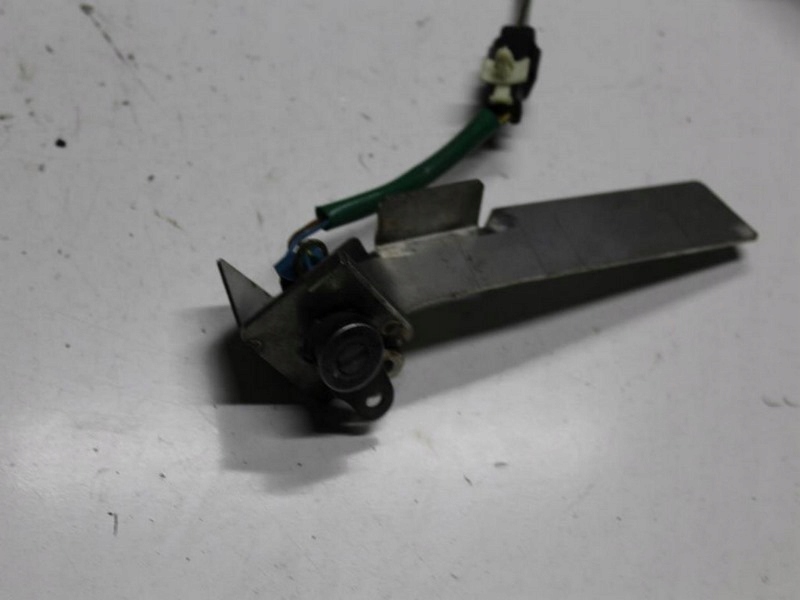 Купити Mitsubishi оригінальний номер mb669725 замок двері