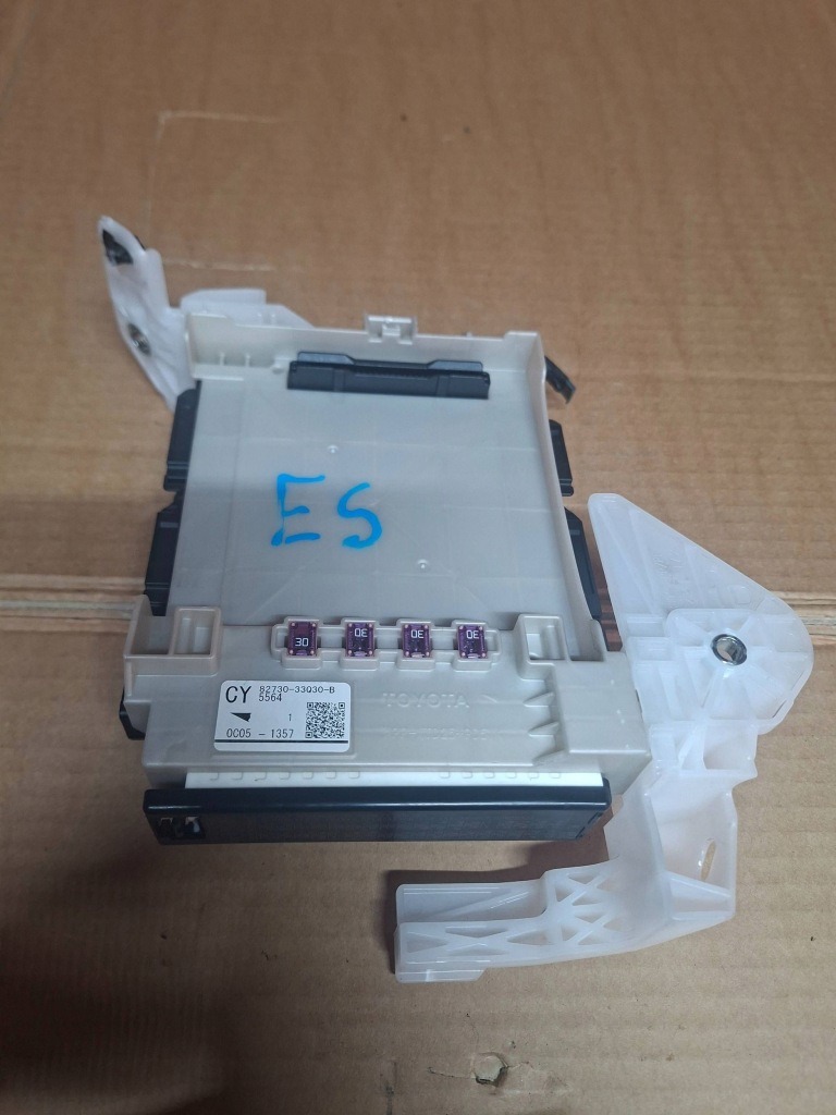 Купити Коробка bsi lexus es 330h 8273033030b