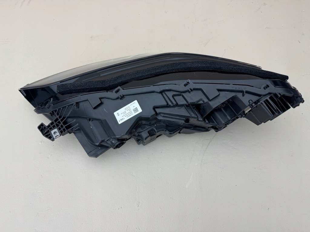 Купить Tesla model 3 рестайлинг  highland 23r- фара правый  передняя full led 1760889-00