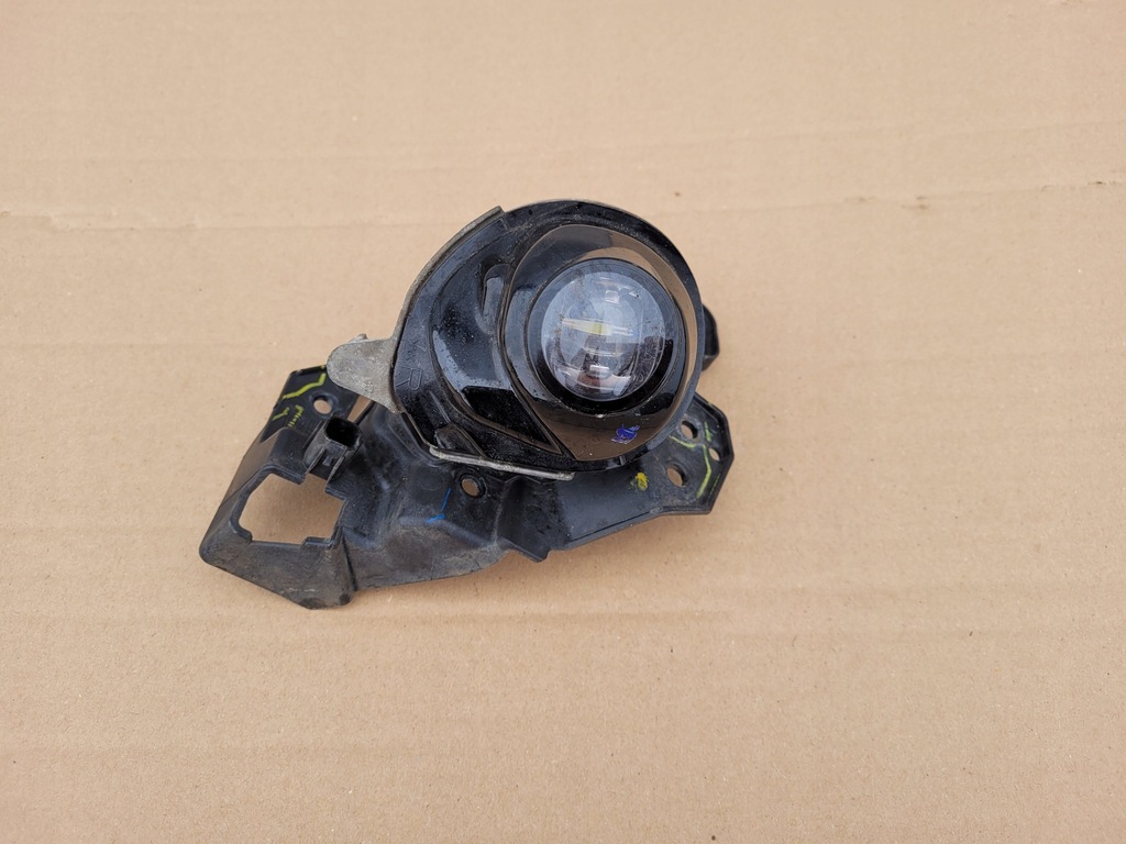 фото №1, Mazda 3 lift 17- протитуманна фара правий напрямна кронштейн
