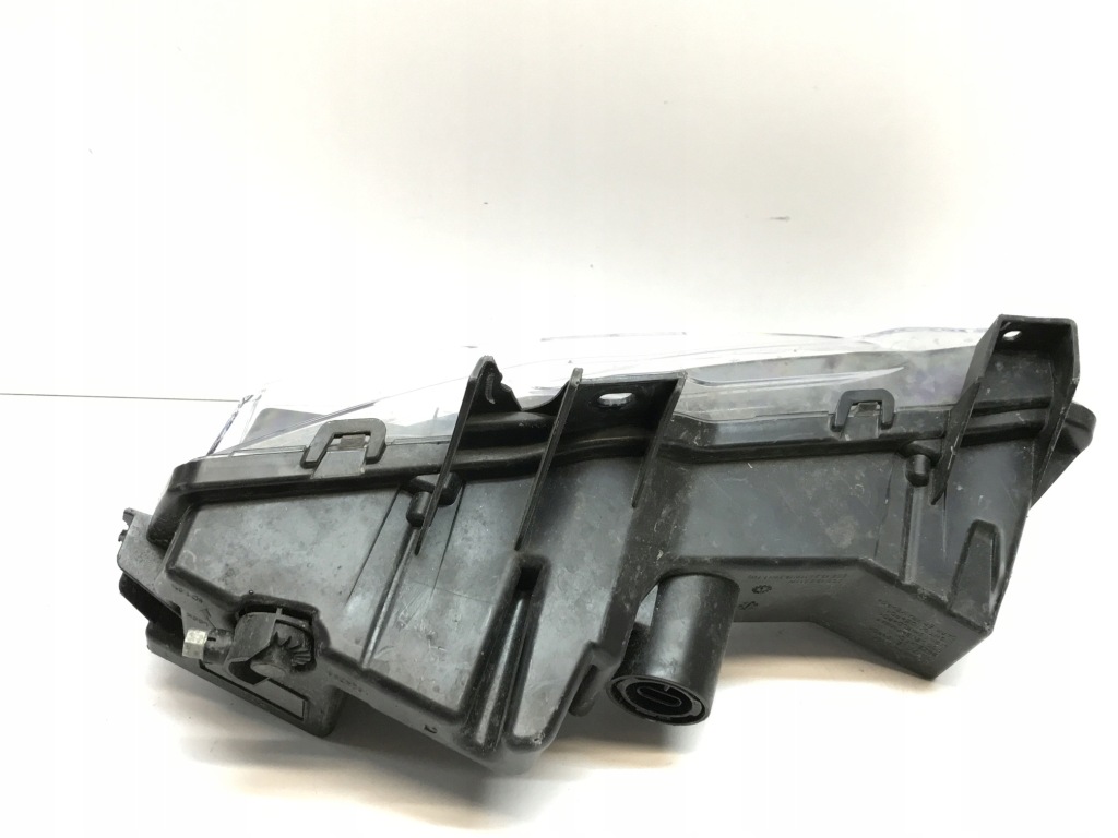 Tesla model 3 y рестайлінг  протитуманна фара led правий 1624798-00-a Ціна