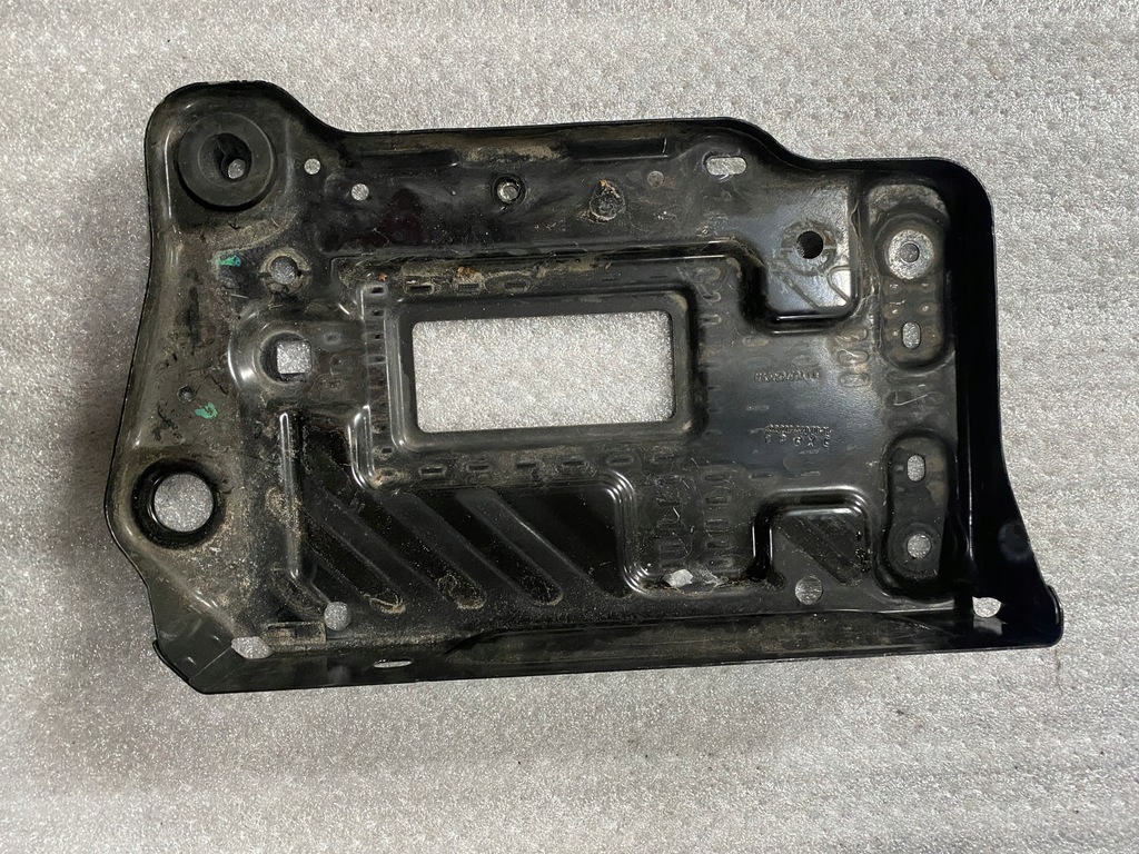 фото №1, Mercedes w176 основание аккумулятора 2466200018