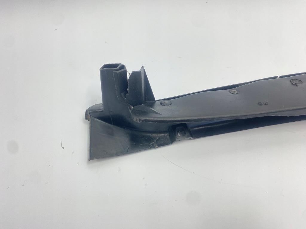 Жабо пластик злив жолоб ліва сторона mercedes w124 1246202667 Зі Шроту