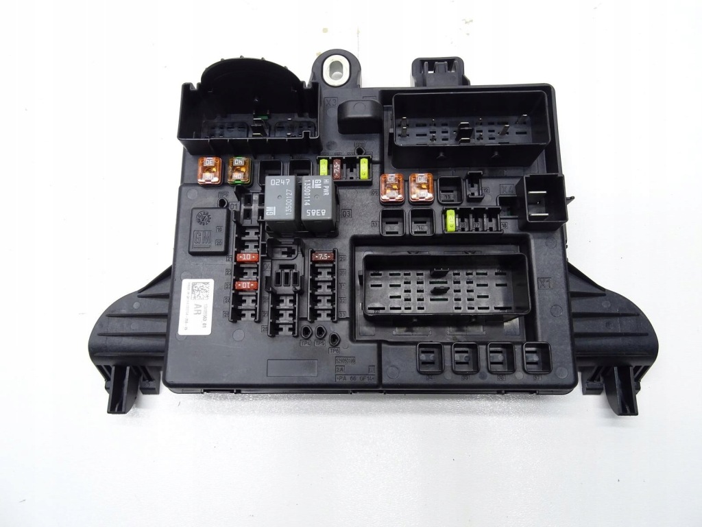 Купити Коробка запобіжників bsi 13485563 opel insignia a lift