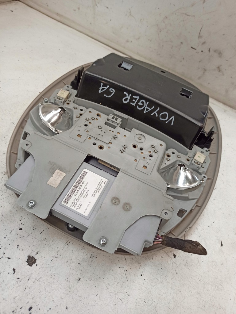 фото №12, Chrysler оригинальный номер voyager iv бардачок верхний лампа потолочный 04685699ac