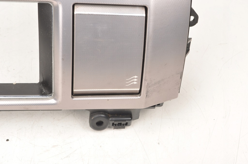 фото №8, Jaguar xf решітка обдув середня 8x2319k617