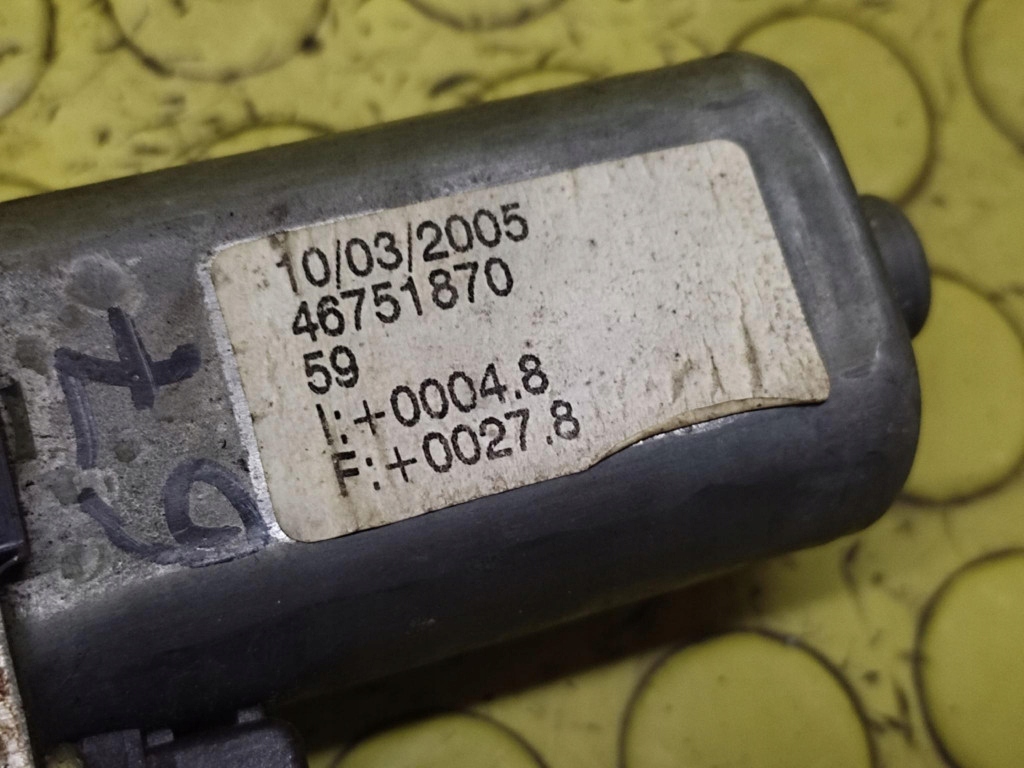 Купити Alfa romeo 147 підйомник скло правий перед 46751870