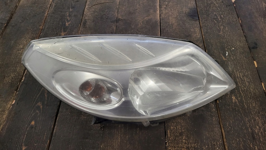 фото №1, Sandero i лампа передня права 8200733877