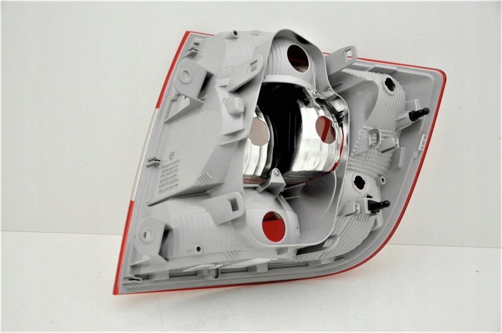 фото №3, Skoda rapid h/b 12- лампа задняя левая nowa